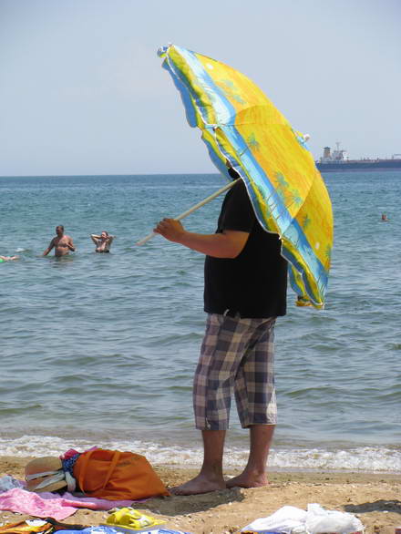 Man-umbrella and the steamer
