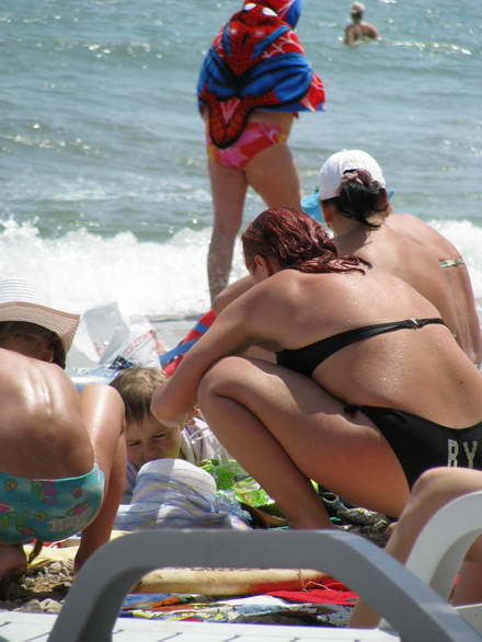 The density of tourists at the First city beach