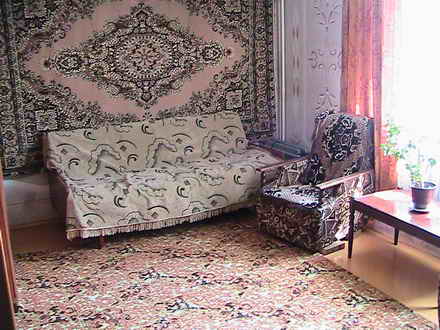 Отдых в Феодосии. Вторая комната. Диван, журнальный столик, кресло