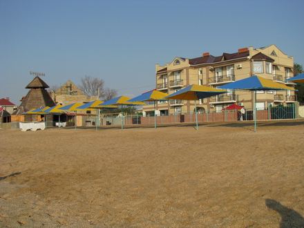 Зонты, песок. Феодосия